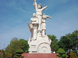 Di tích lịch sử tượng Đài chiến thắng La Ngà